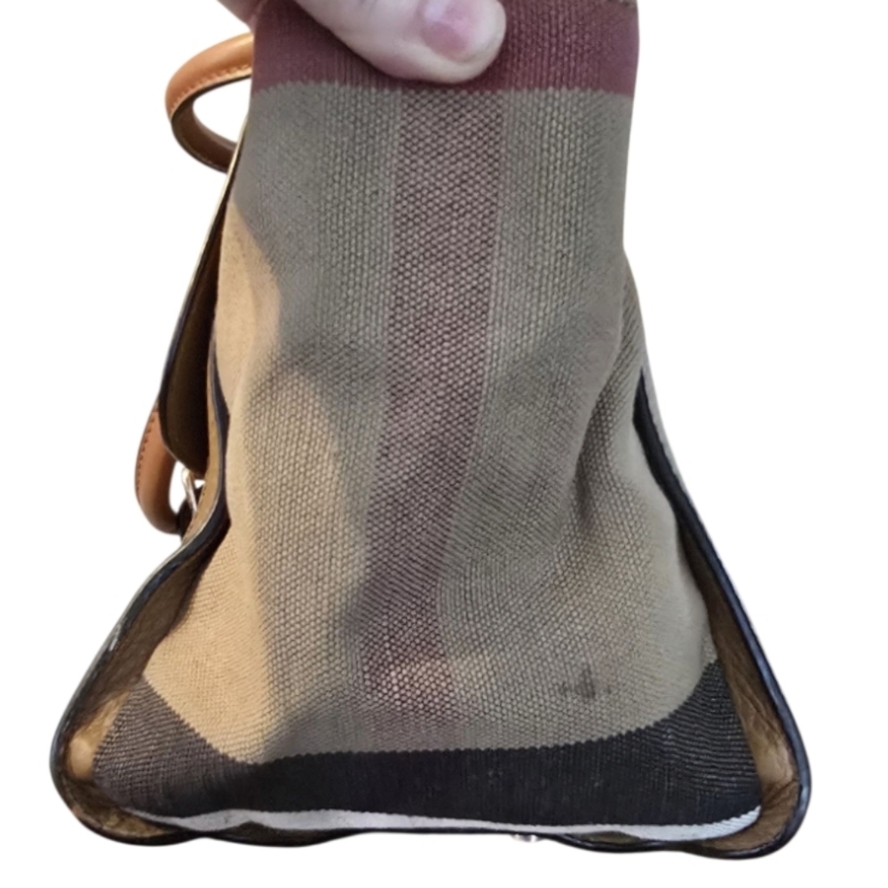Burberry Harcourt Medium Mega Check Tote In EUC - Picture 11 of 16